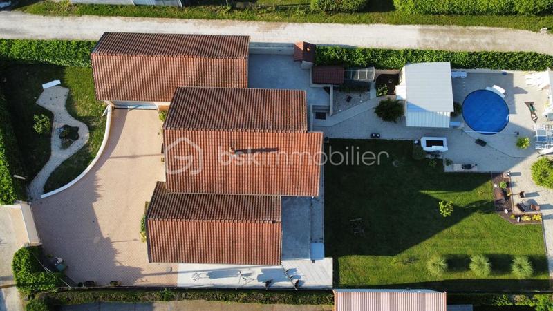 Propriété - 284 m² - 10 pièces