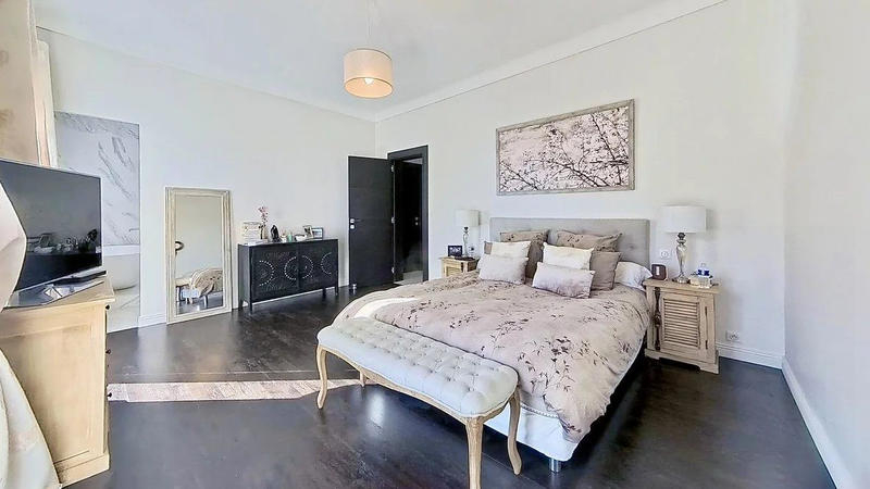 Villa - 223 m² - 8 pièces