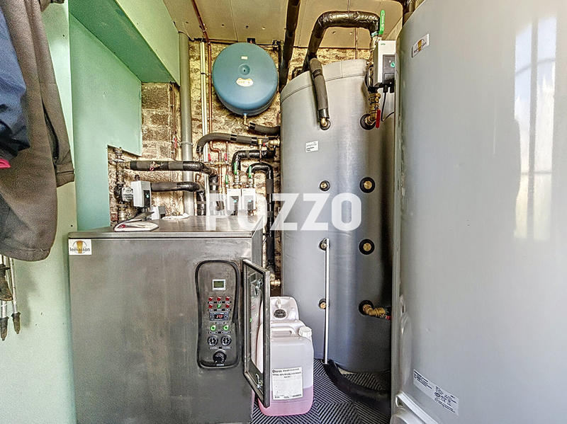 Maison - 305 m² - 10 pièces