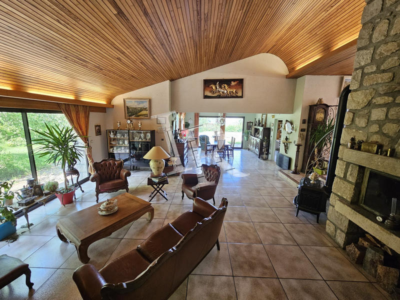 Maison - 286 m² - 8 pièces