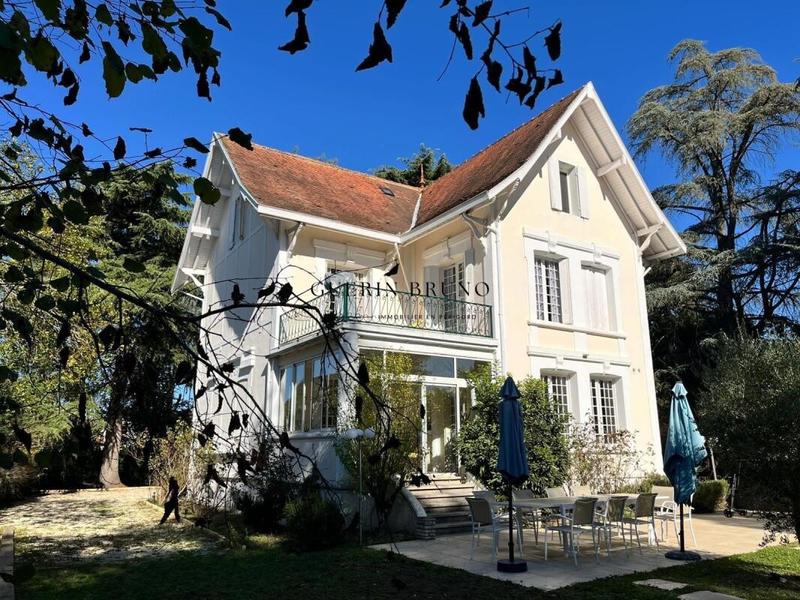 Villa - 280 m² - 9 pièces