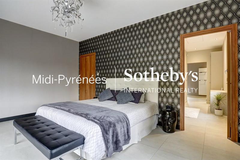 Maison - 320 m² - 9 pièces