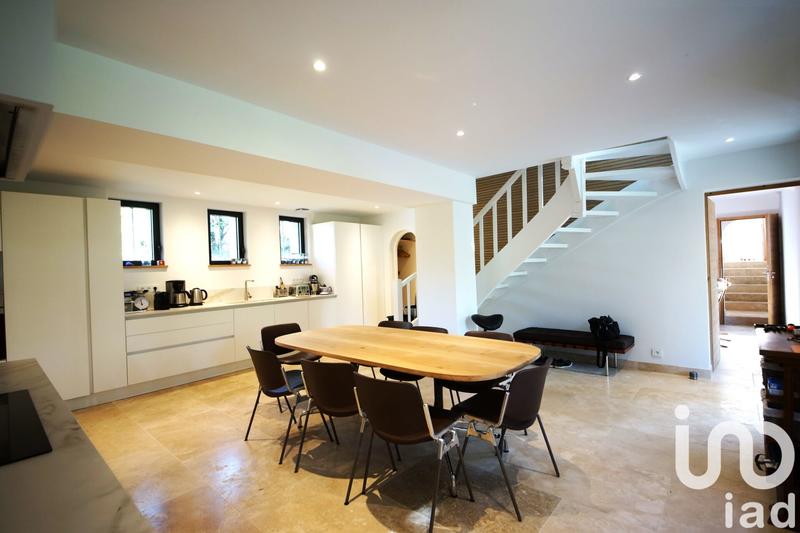 Maison - 250 m² - 9 pièces