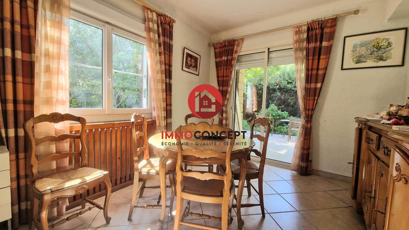 Maison traditionnelle - 221 m² - 9 pièces