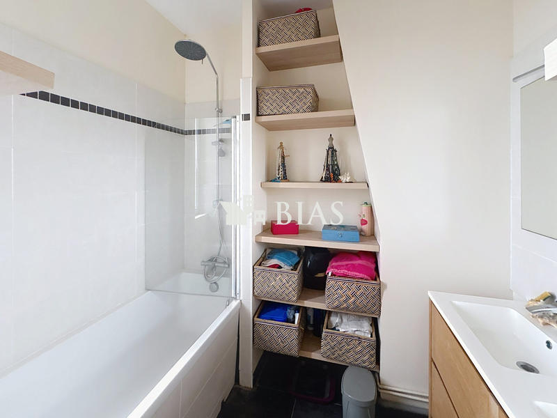 Maison - 246 m² - 9 pièces