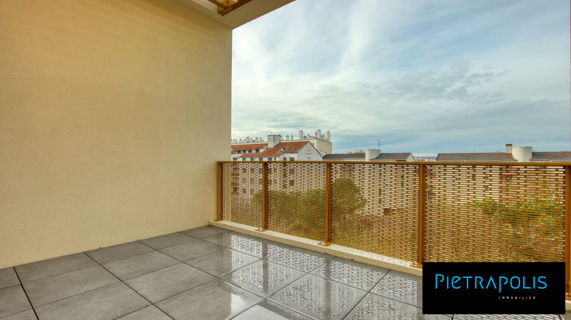 Appartement - 82 m² - 4 pièces