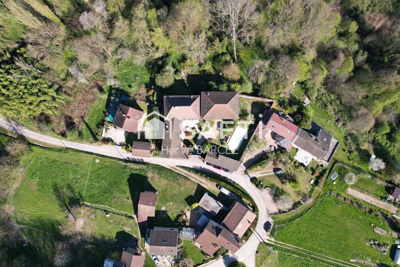 Maison - 218 m² - 6 pièces