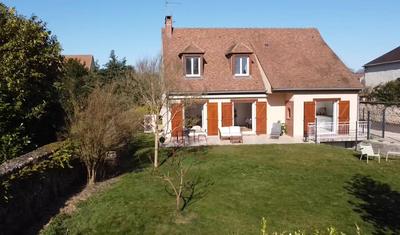 Maison - 220 m² - 7 pièces