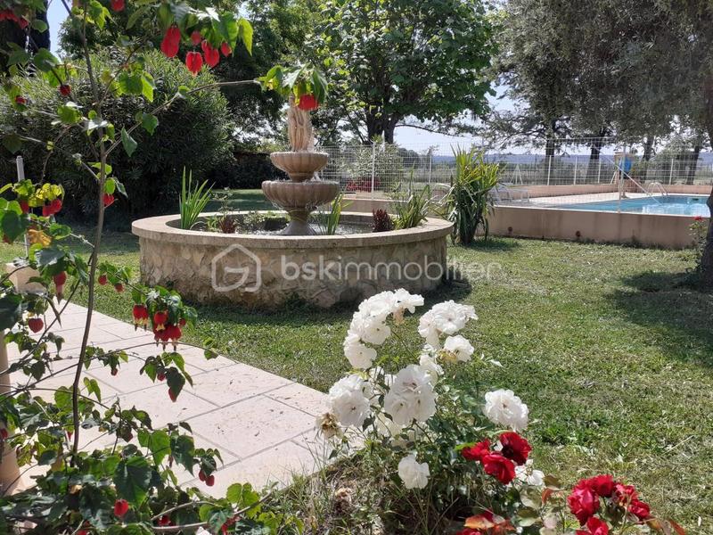 Villa - 239 m² - 8 pièces