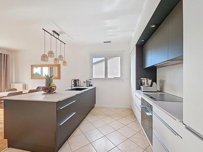 Maison traditionnelle - 157 m² - 6 pièces