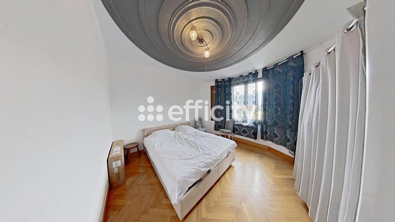 Maison - 210 m² - 14 pièces