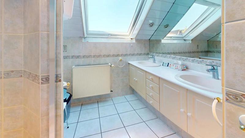 Maison - 204 m² - 7 pièces