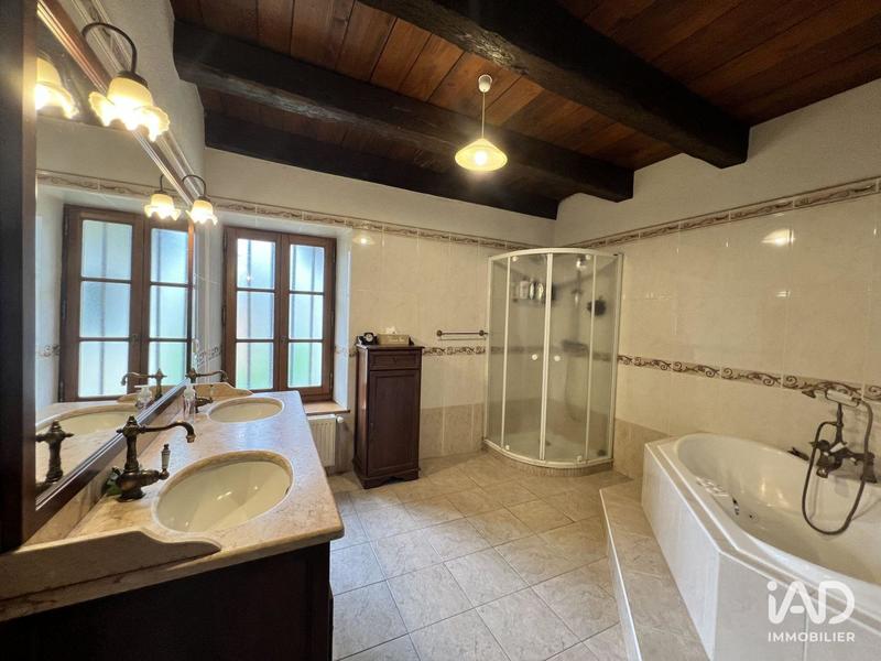 Maison - 237 m² - 6 pièces