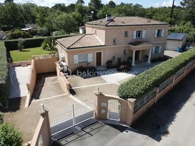 Villa - 240 m² - 8 pièces