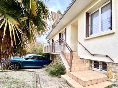 Pavillon - 160 m² - 7 pièces