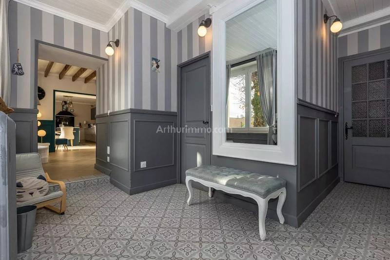 Maison - 222 m² - 7 pièces