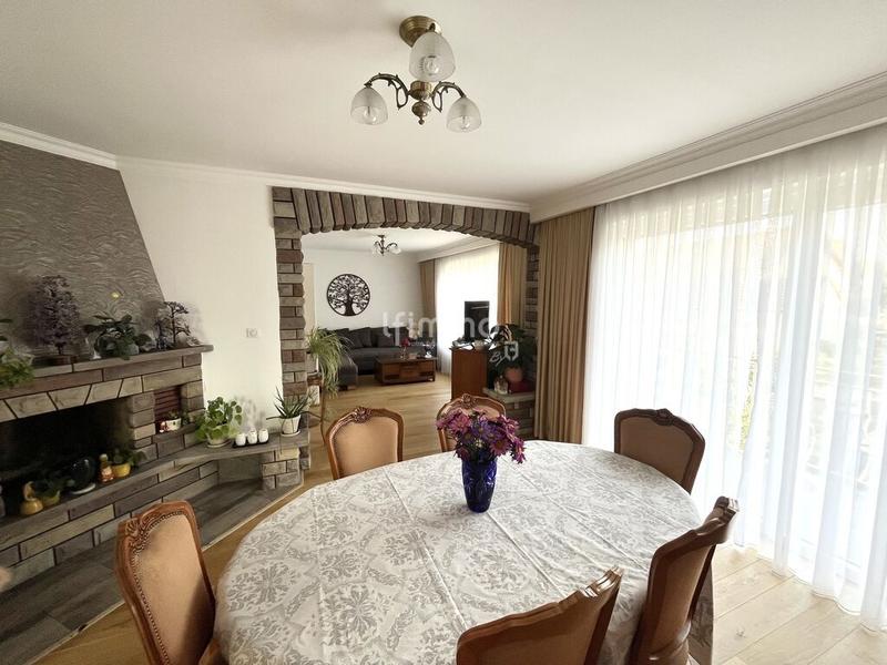 Maison - 252 m² - 10 pièces