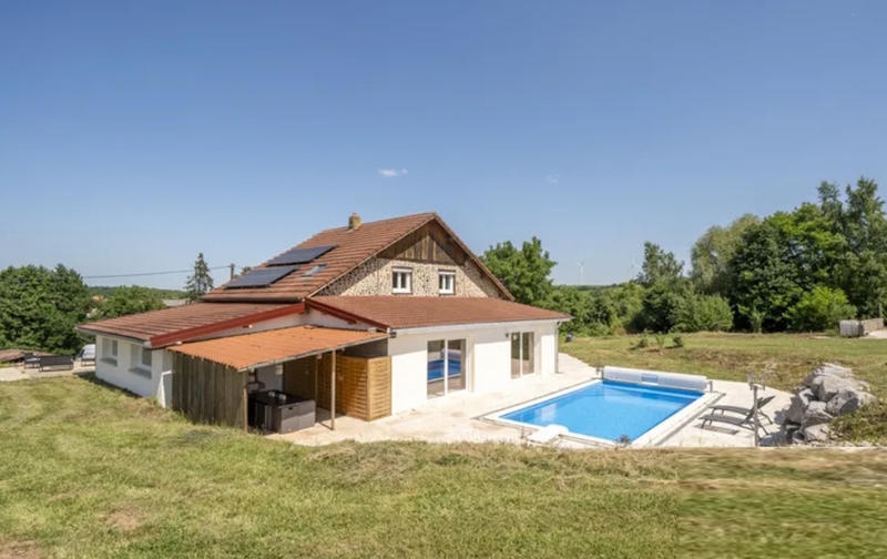 Maison - 221 m² - 10 pièces