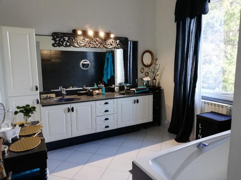 Maison - 252 m² - 9 pièces