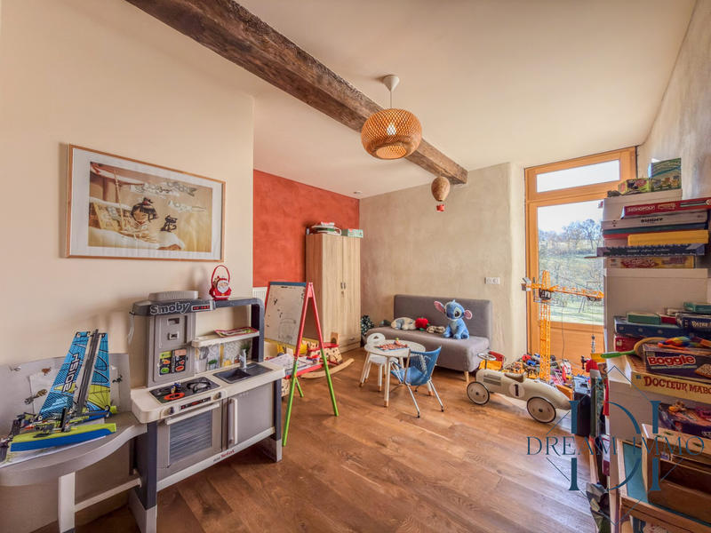 Maison - 217 m² - 6 pièces