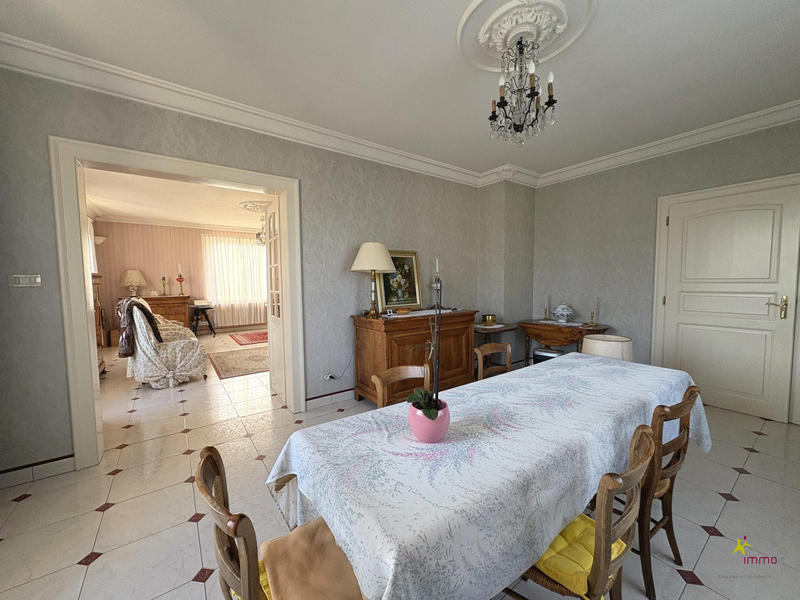 Maison - 231 m² - 6 pièces
