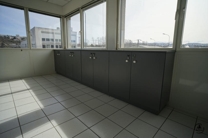 Bureau - 150 m² - 6 pièces