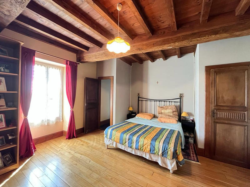 Maison - 260 m² - 7 pièces