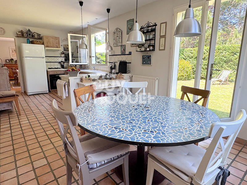 Maison - 186 m² - 9 pièces