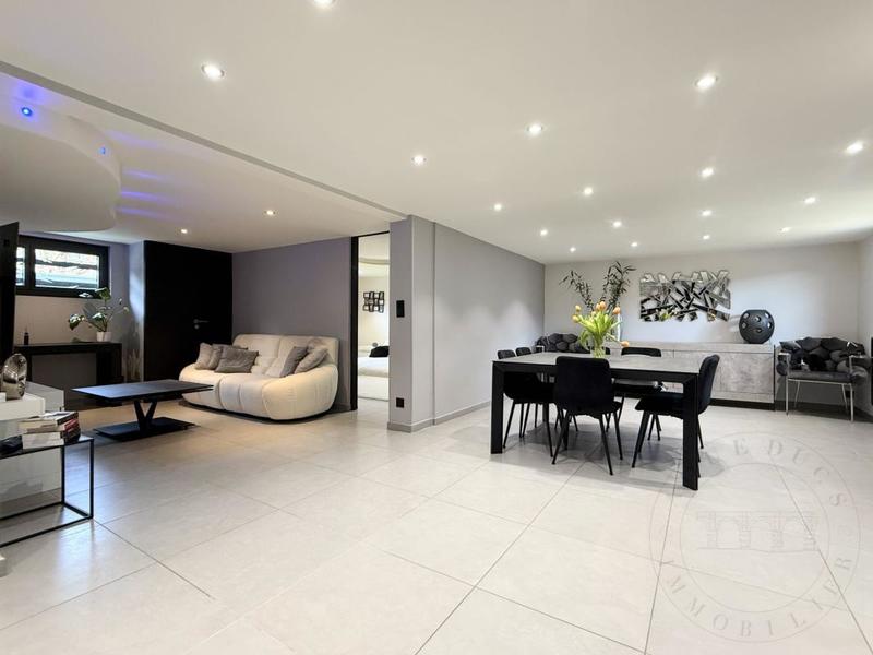 Maison traditionnelle - 178 m² - 6 pièces