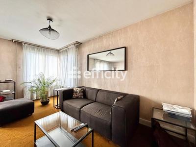 Appartement - 93 m² - 4 pièces