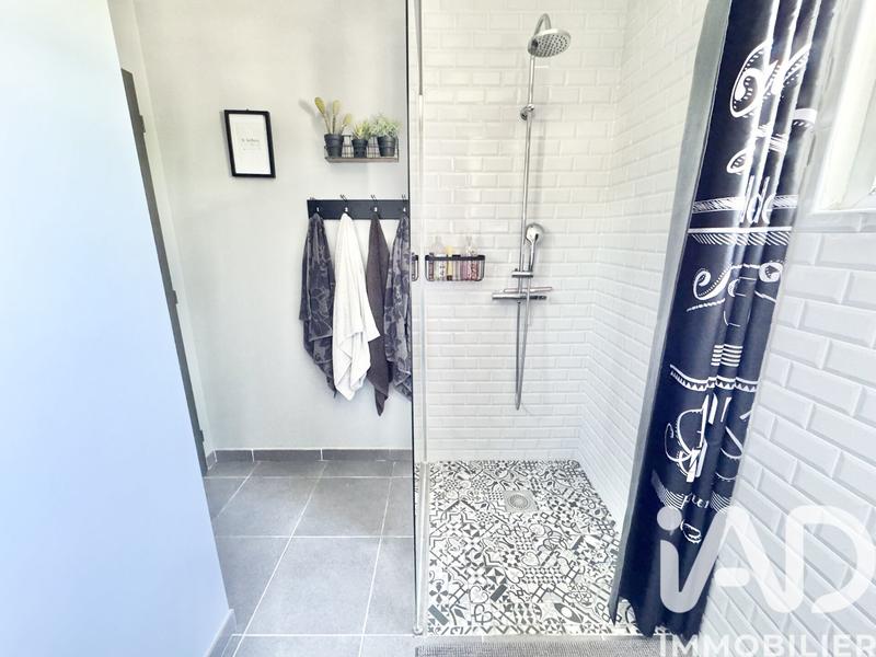 Maison - 241 m² - 8 pièces