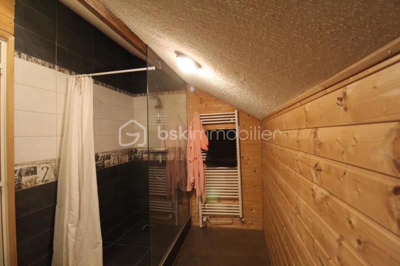 Maison - 202 m² - 8 pièces