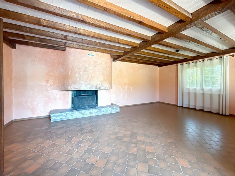 Maison - 237 m² - 8 pièces
