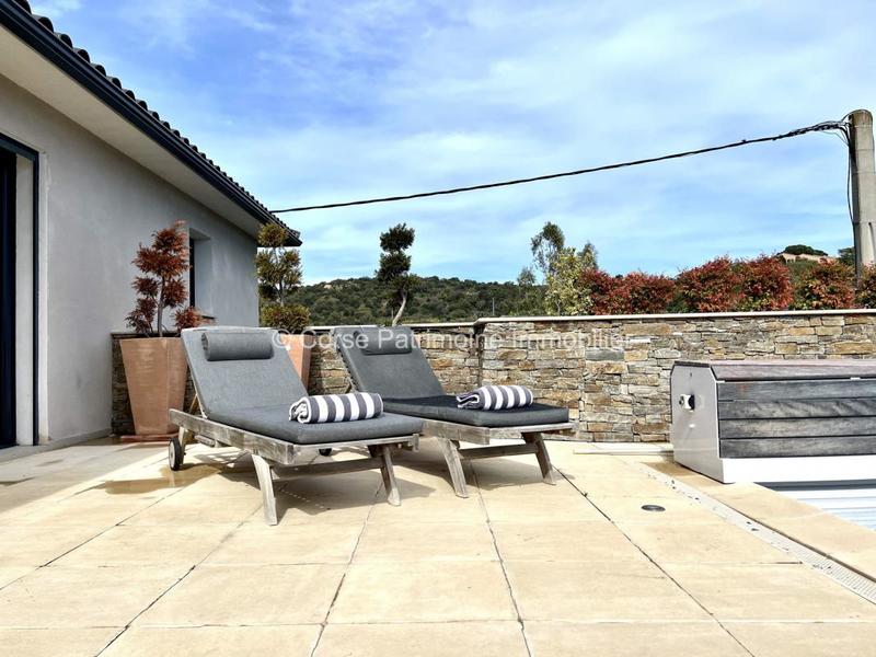 Villa - 210 m² - 6 pièces