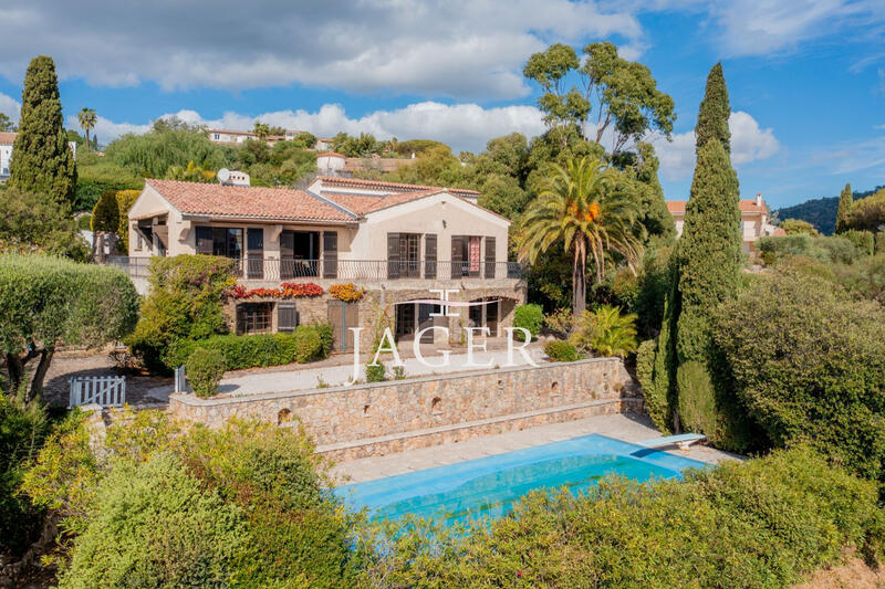 Maison - 255 m² - 7 pièces