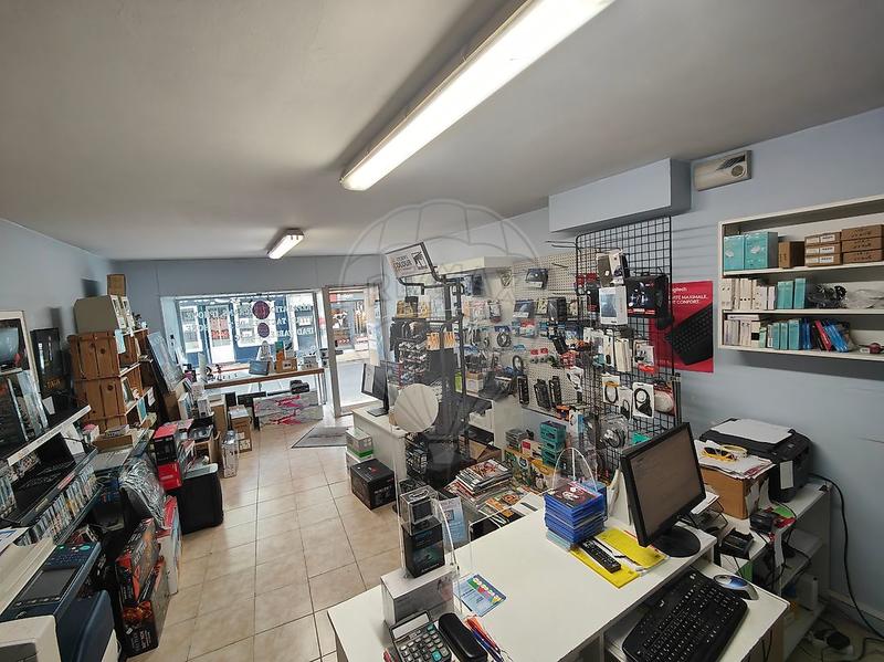 Magasins - 57 m² - 3 pièces