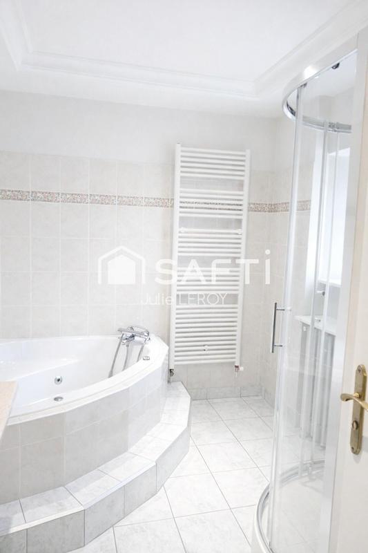 Maison - 202 m² - 8 pièces