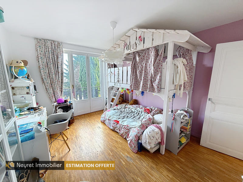 Maison - 214 m² - 6 pièces