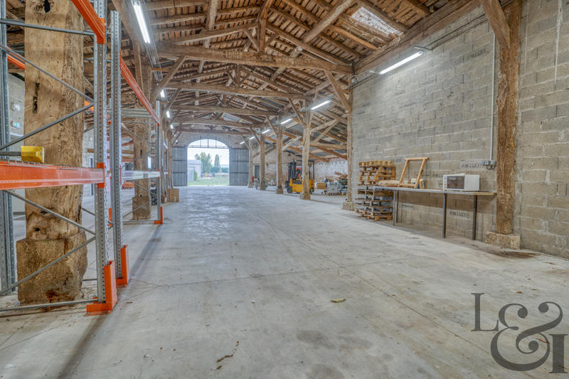 Maison - 1 039 m² - 2 pièces