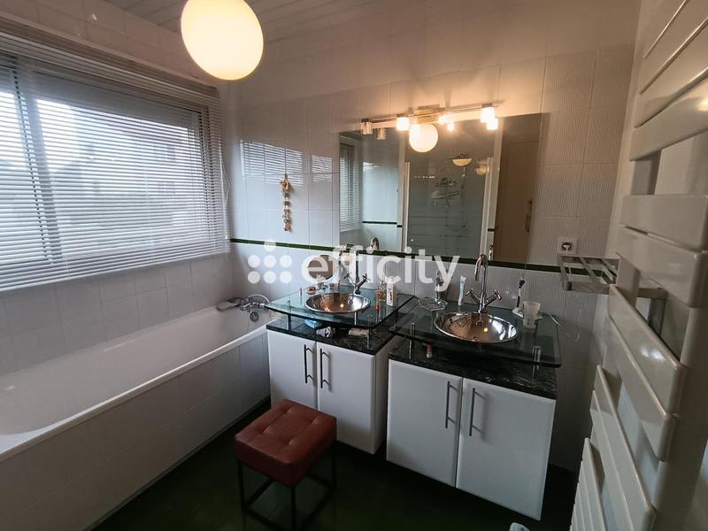 Maison - 148 m² - 6 pièces