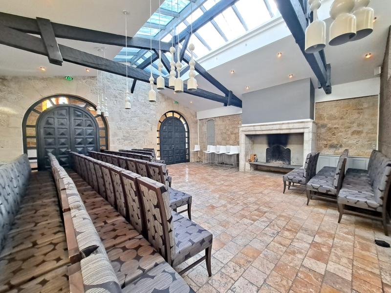 Maison - 718 m² - 8 pièces