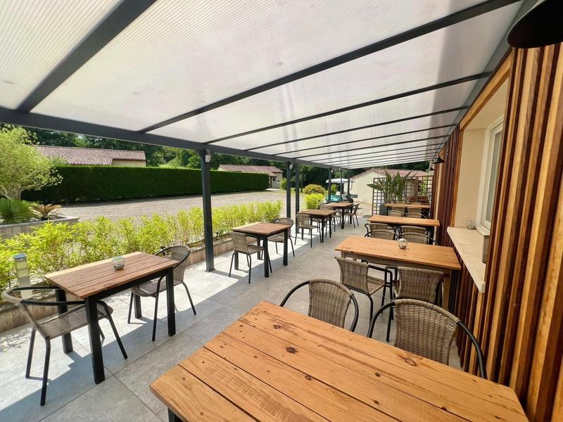 Local commercial - 1 200 m² - 20 pièces