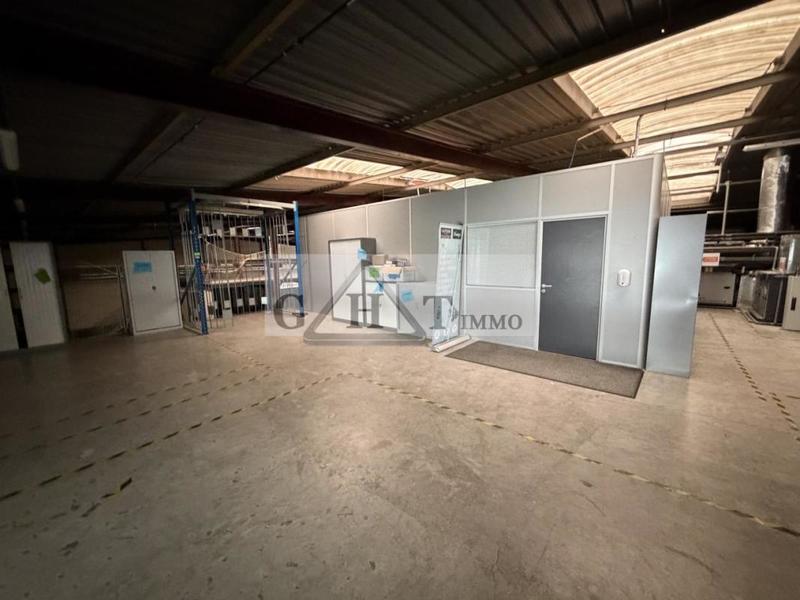 Entrepôt - 1 650 m²