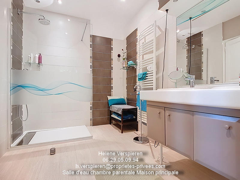 Maison - 300 m² - 12 pièces