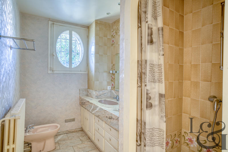 Maison - 281 m² - 10 pièces