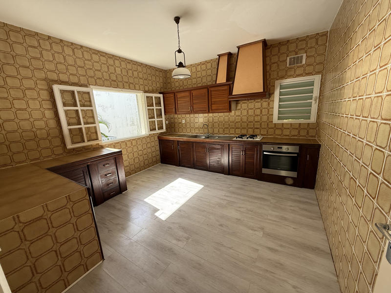 Maison - 202 m² - 7 pièces