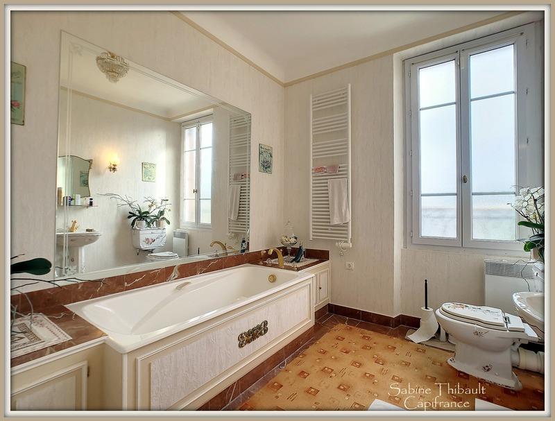 Maison - 196 m² - 7 pièces