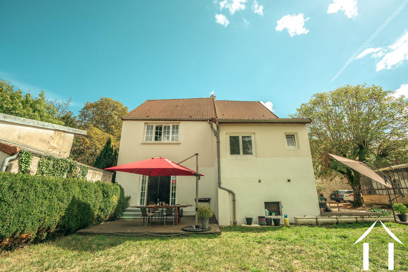 Maison - 248 m² - 8 pièces