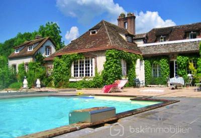 Propriété - 487 m² - 22 pièces