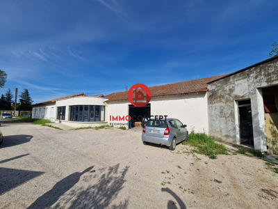 Local commercial - 682 m²